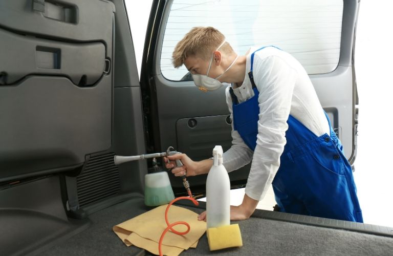 Cleaning the interior side of a vehicle